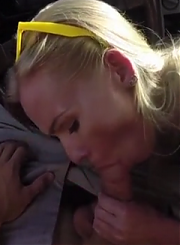 За помощь сделала минет