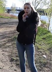 Мой парень кончил мне в рот в парке