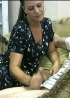 Дрочит член сыну подруги Дрочит член сыну подруги